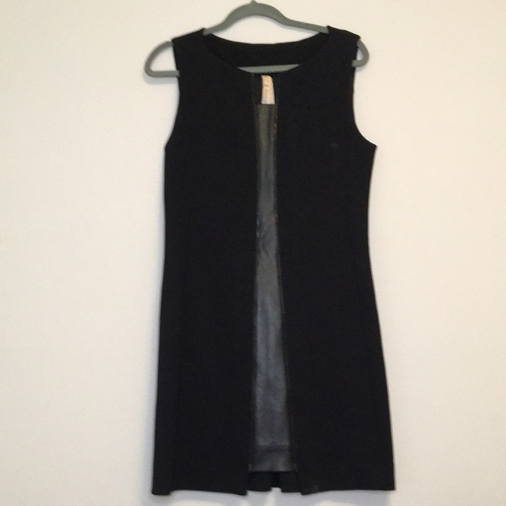 B44 Dressed black dress